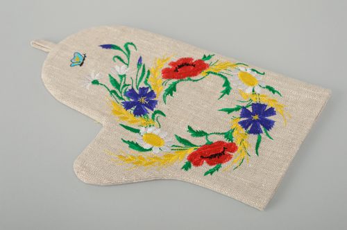 Handmade Topflappen aus Stoff mit Stickerei - MADEheart.com