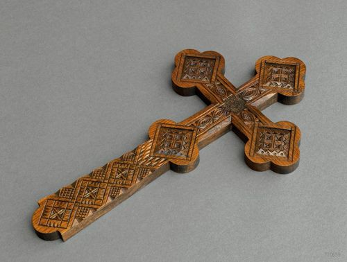 Деревянный настенный крест - MADEheart.com