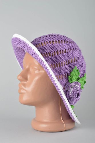 Chapeau violet fait main Accessoire femme tricot au crochet Cadeau femme - MADEheart.com