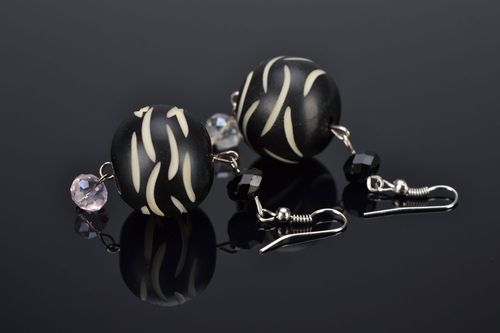 Earrings with black beads - MADEheart.com