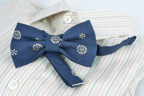 Handmade cotton bow tie with print - MADEheart.com
