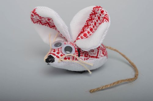 Handgemachter Kühlschrankmagnet Stofftier Maus - MADEheart.com