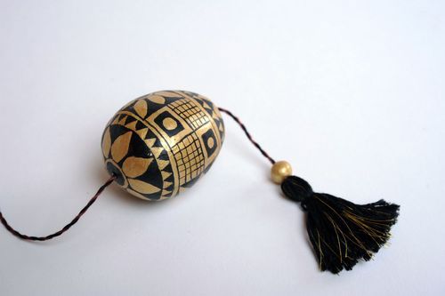 Ceramic egg with cord - MADEheart.com