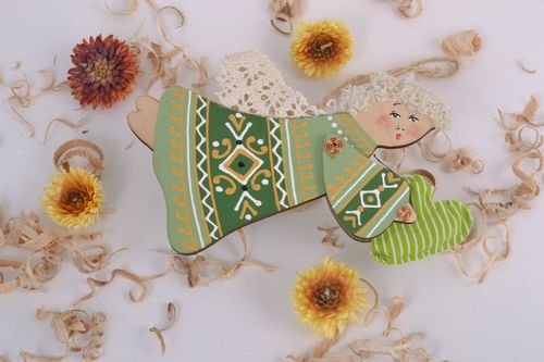 Petite décoration à suspendre en bois verte parfumée faite main originale ange  - MADEheart.com