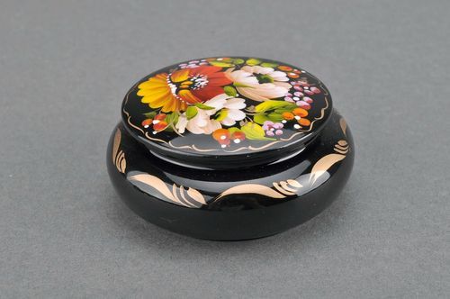 Round wooden box with convex edges - MADEheart.com