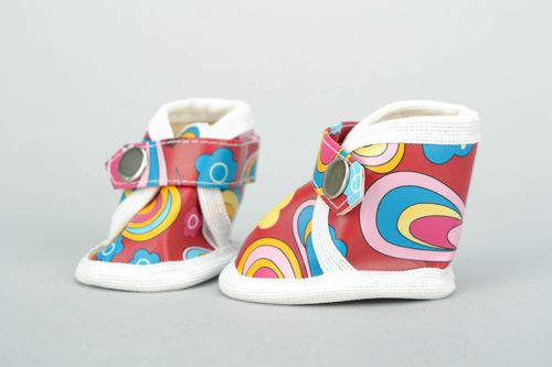 Zapatos para muñeca multicolores - MADEheart.com