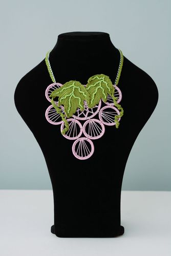 Buntes Collier aus Aluminium Weintrauben - MADEheart.com