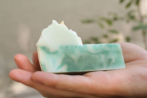 Jabón natural con aceite de ylang-ylang - MADEheart.com