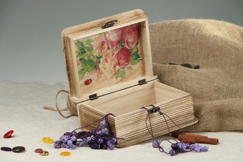 Wooden jewelry box Roses - MADEheart.com