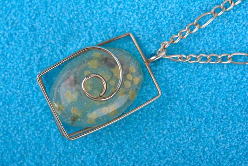 Handmade Halskette mit Anhänger Epoxidharz Schmuck Accessoire für Frauen - MADEheart.com