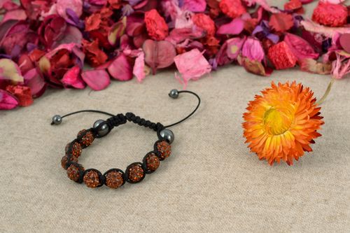 Bracelet tressé de perles en plastique avec strass - MADEheart.com