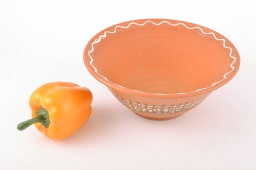 Bol en terre cuite peint dengobes rond fait main de style ethnique pour cuisine - MADEheart.com