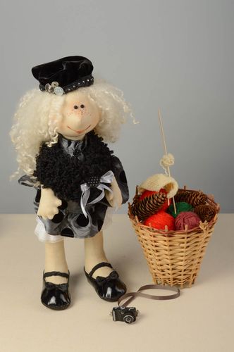 Designer Stoffpuppe handgemacht aus Leinen Fotograf für Kinder oder Dekoration - MADEheart.com