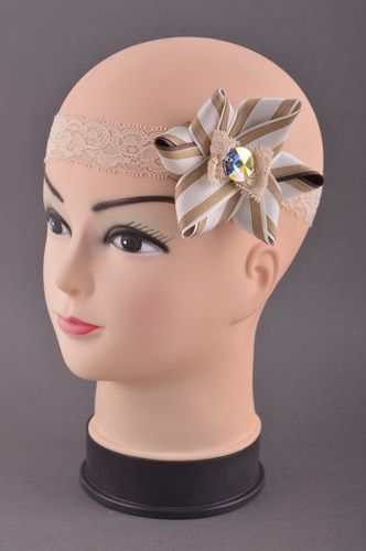Dünnes Haarband Handgemachter Schmuck Accessoire für Haare Blumen Haarband beige - MADEheart.com
