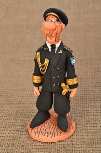 Deko Figur aus Ton Admiral  - MADEheart.com