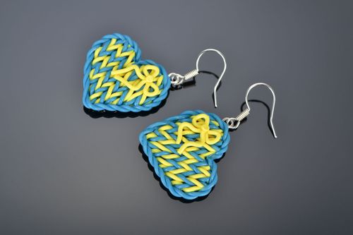 Plastic heart-shaped earrings - MADEheart.com