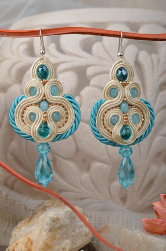 Orecchini fatti a mano in tecnica di soutache orecchini perle gioielli da donna - MADEheart.com