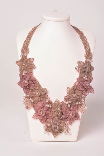 Collier perles de rocaille Bijou fait main fleurs roses Accessoire femme chic - MADEheart.com