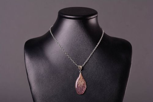 Juego de bisutería hecha a mano de resina epoxi colgante y pendientes de flores - MADEheart.com