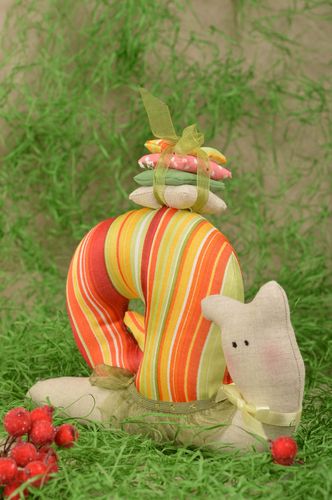 Lumaca in stoffa fatta a mano pupazzo di pezza morbida decorazione d’interni - MADEheart.com