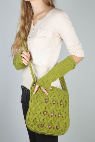 Crochet purse and mittens - MADEheart.com