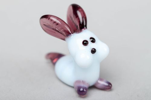 Figurilla de liebre de vidrio - MADEheart.com