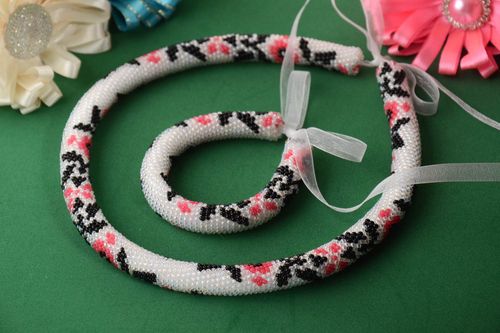 Set de bisutería hecho a mano collar artesanal de abalorios brazalete original - MADEheart.com