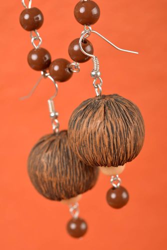 Orecchini belli in argilla polimerica fatti a mano accessorio con perle - MADEheart.com
