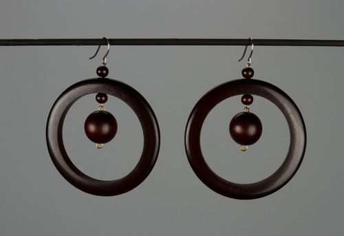 Beautiful earrings made ​​of wood - MADEheart.com
