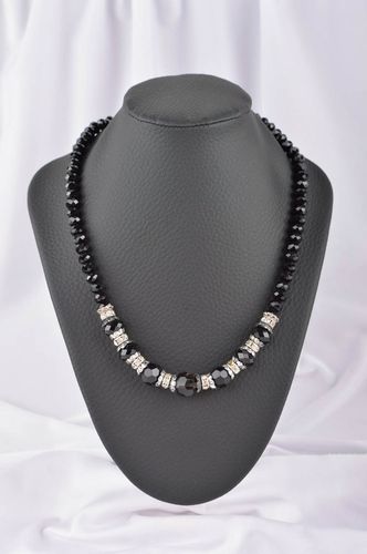 Collana di perline fatta a mano originale color nero bigiotteria da donna - MADEheart.com