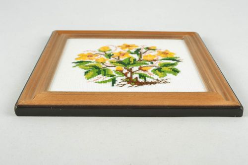 Tableau brodé fleurs dans le cadre  - MADEheart.com