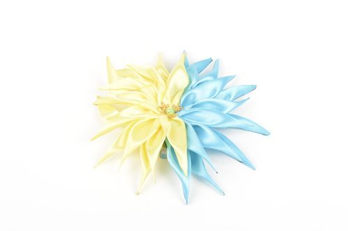 Pince cheveux fleur faite main Barrette cheveux satin Cadeau original pour fille - MADEheart.com