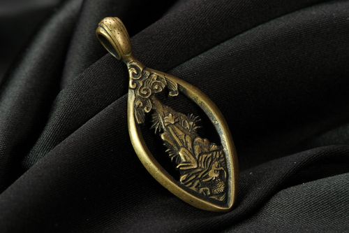 Bronze Anhänger mit Ornament Japanischer Pfeil  - MADEheart.com