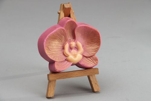 Sabonete artesanal bonito em forma da orquídea - MADEheart.com