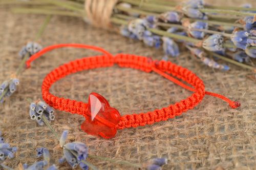 Bracelet tressé en fil ciré fin fait main original Papillon rouge pour fille - MADEheart.com