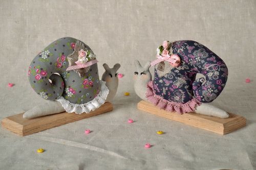 Peluche décorative Escargot faite main - MADEheart.com
