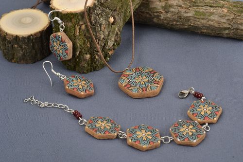 Juego de accesorios de arcilla collar pulsera y pendientes artesanales estilosos - MADEheart.com
