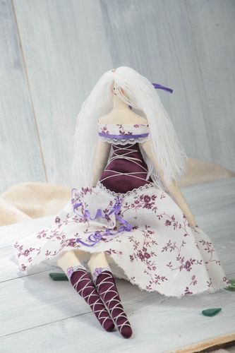 Игрушка кукла из ткани с длинными волосами в платье красивая ручной работы - MADEheart.com