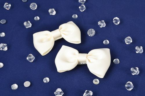 Hair clips with ribbon bows of white color - MADEheart.com