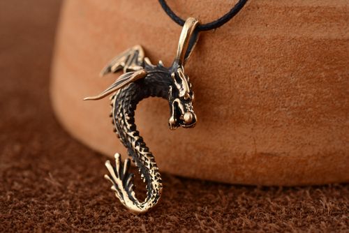 Pendentif en bronze fait main original Dragon - MADEheart.com