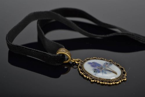 Pendentif avec fleur naturelle fait main - MADEheart.com