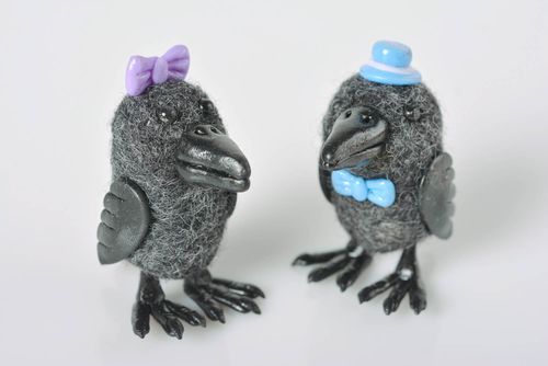 Muñecos de fieltro hechos a mano figuras decorativas regalo original Cuervos - MADEheart.com