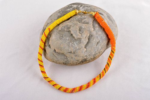 Collier mode Bijou fait main orange-jaune en perles de rocaille Cadeau femme - MADEheart.com