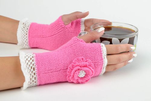 Вязаные митенки ручной работы розовые нежные женские перчатки митенки крючком - MADEheart.com