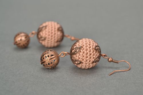 Brincos compridos de malha artesanais ornados com gancho  - MADEheart.com