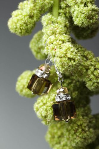 Orecchini pendenti di perline di cristallo fatti a mano bigiotteria originale  - MADEheart.com