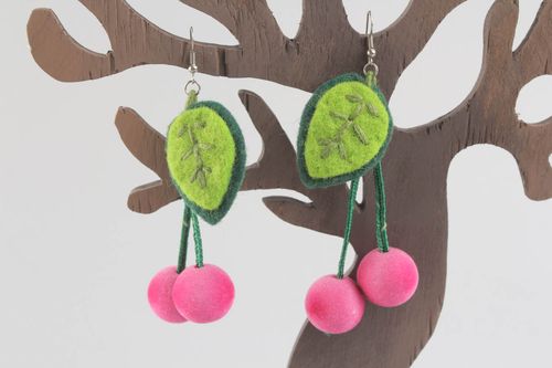 Brincos em técnica feltragem de feltro artesanais acessório elegante feito à mão - MADEheart.com
