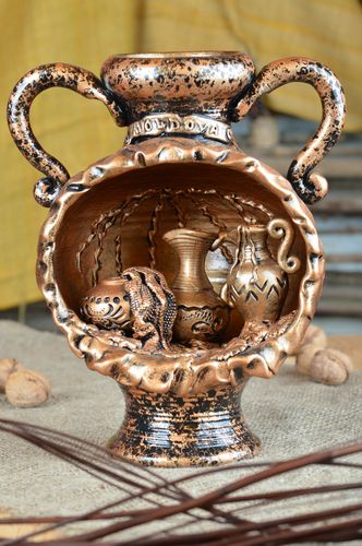 Vase décoratif en argile avec moulures fait main avec deux anses Cave vinicole - MADEheart.com
