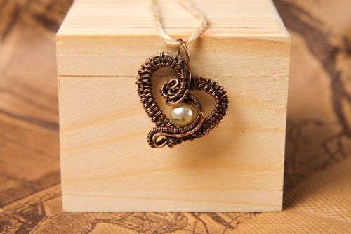 Anhänger für Halskette handgefertigt Frauen Geschenk Kupfer Schmuck in Braun - MADEheart.com