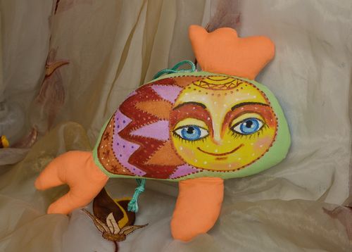 Kuscheltier-Anhänger Fisch - MADEheart.com